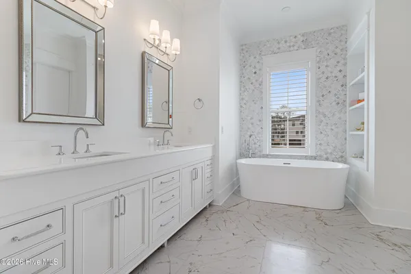 $2,950,000 | 561 Avocet Drive, Beaufort, NC 28516