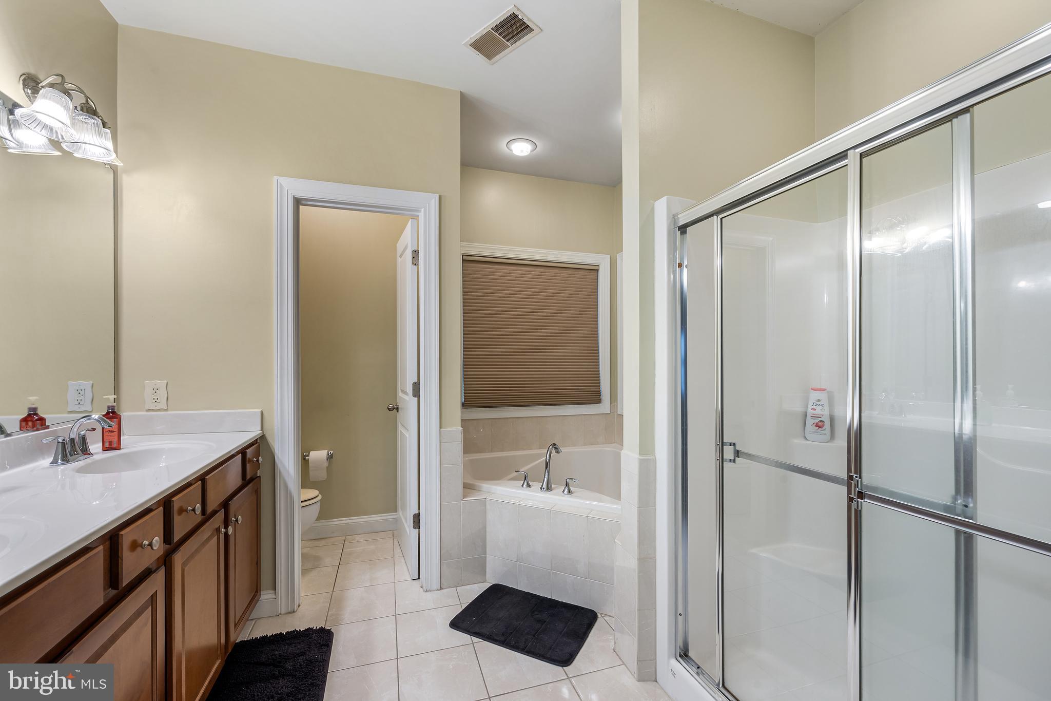 7983 Long Hill Road Pasadena, MD 21122 - Photo 16 of 34 Main Bath
