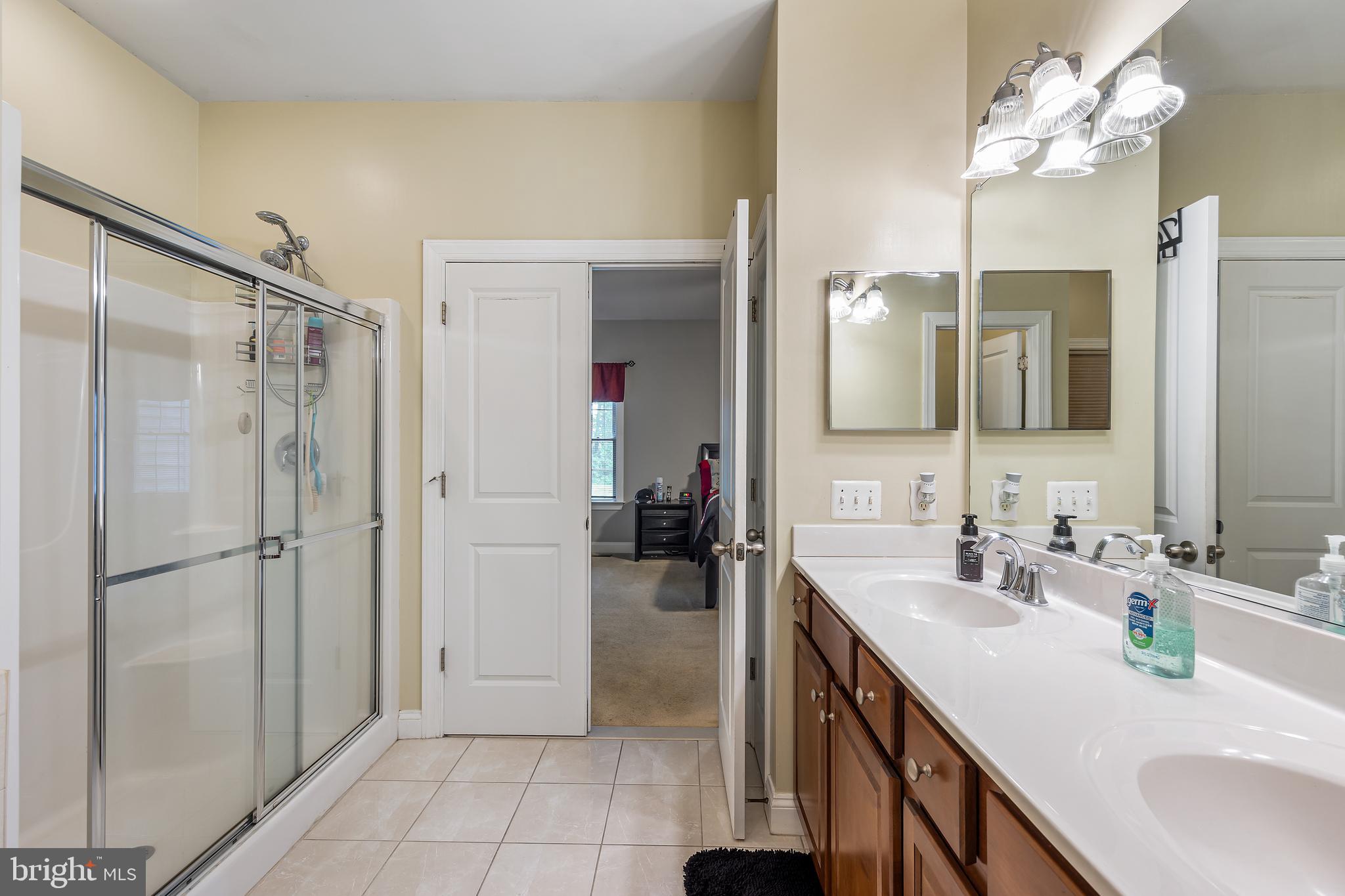 7983 Long Hill Road Pasadena, MD 21122 - Photo 17 of 34 Main Bath