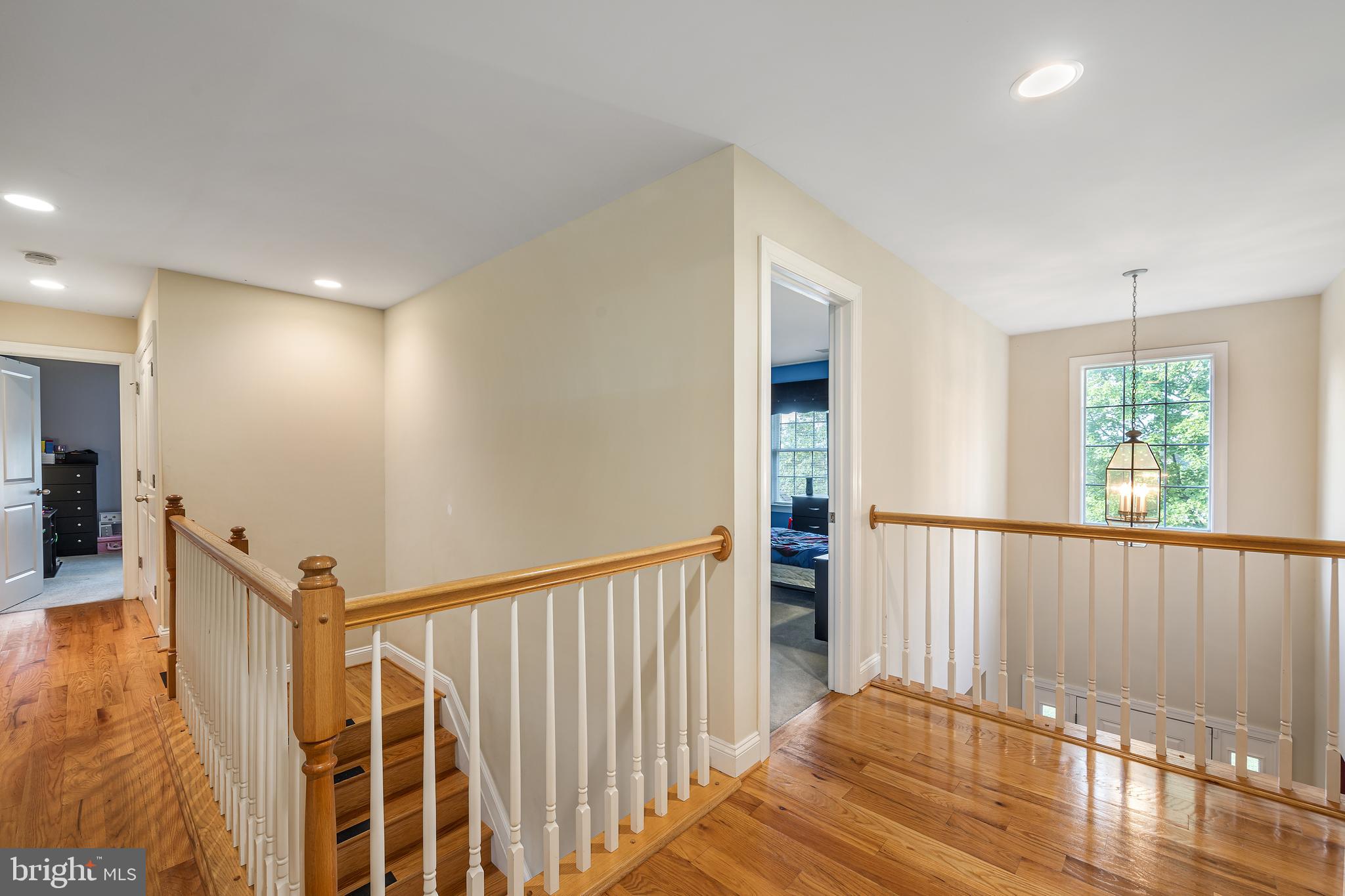 7983 Long Hill Road Pasadena, MD 21122 - Photo 30 of 34 Upstairs Foyer