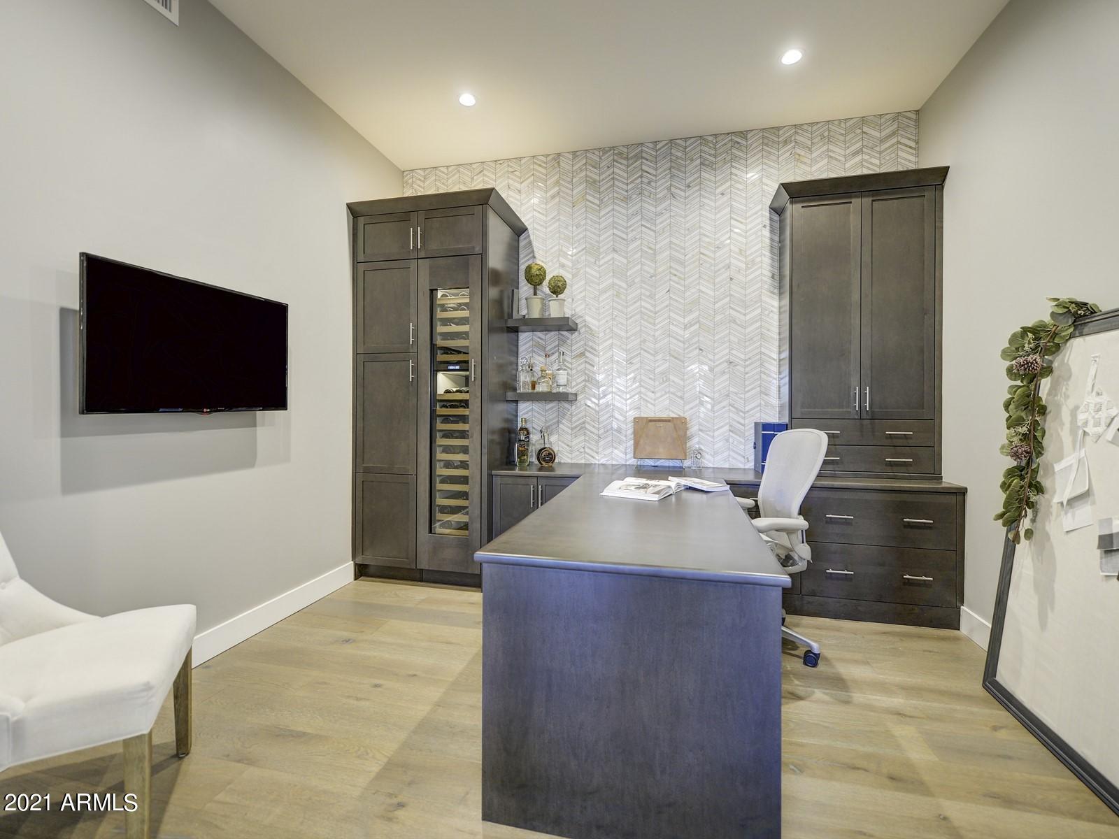 6166 North Scottsdale Road, Unit A2002 Paradise Valley, AZ 85253 - Photo 8 of 35 008_Den