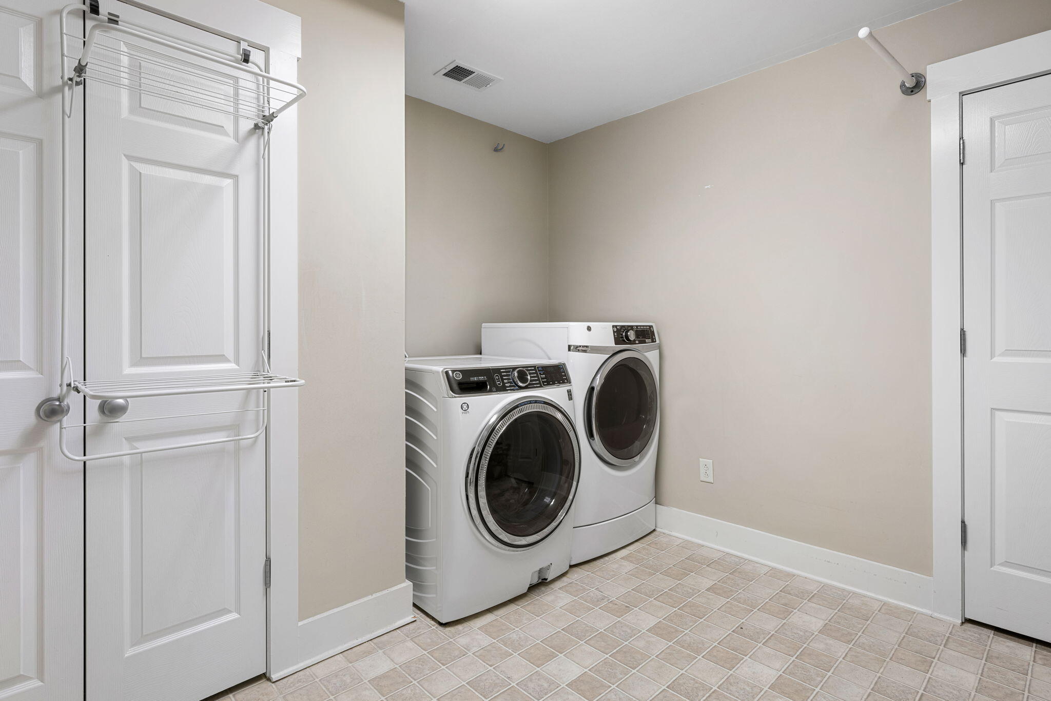 780 Post Oak Drive Mount Pleasant, SC 29464 - Photo 29 of 40 Laundry room
