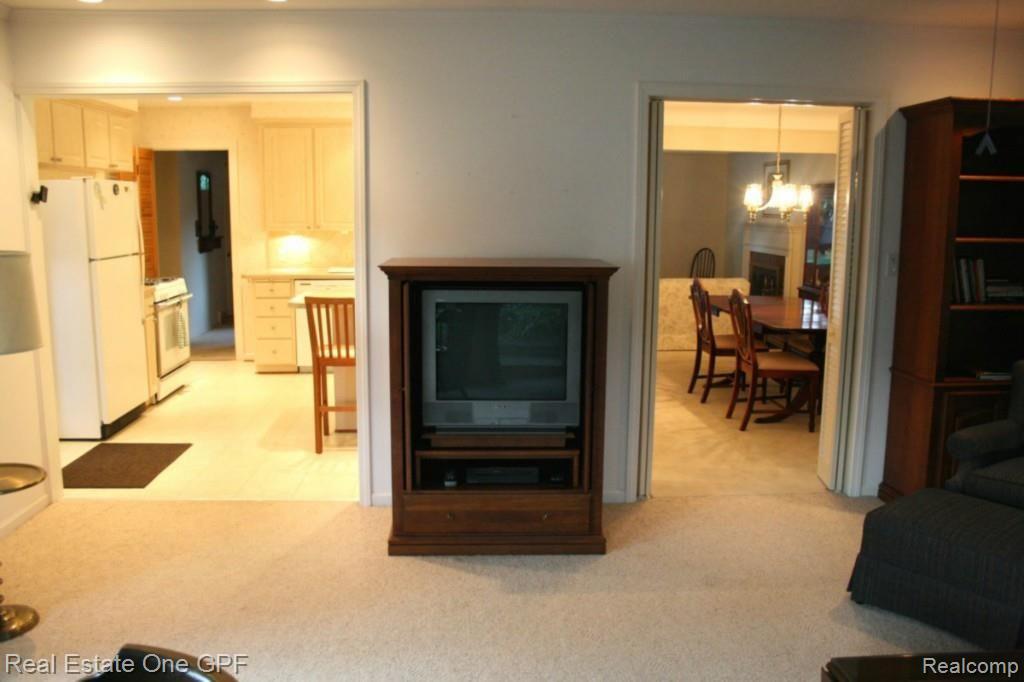 1569 Torrey Road Grosse Pointe, MI 48236 - Photo 11 of 15 IMG_0234.jpg