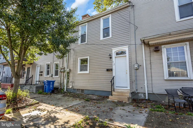 $2,200 | 17 East Federal Street, Burlington, NJ 08016