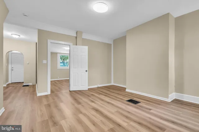 $2,200 | 17 East Federal Street, Burlington, NJ 08016