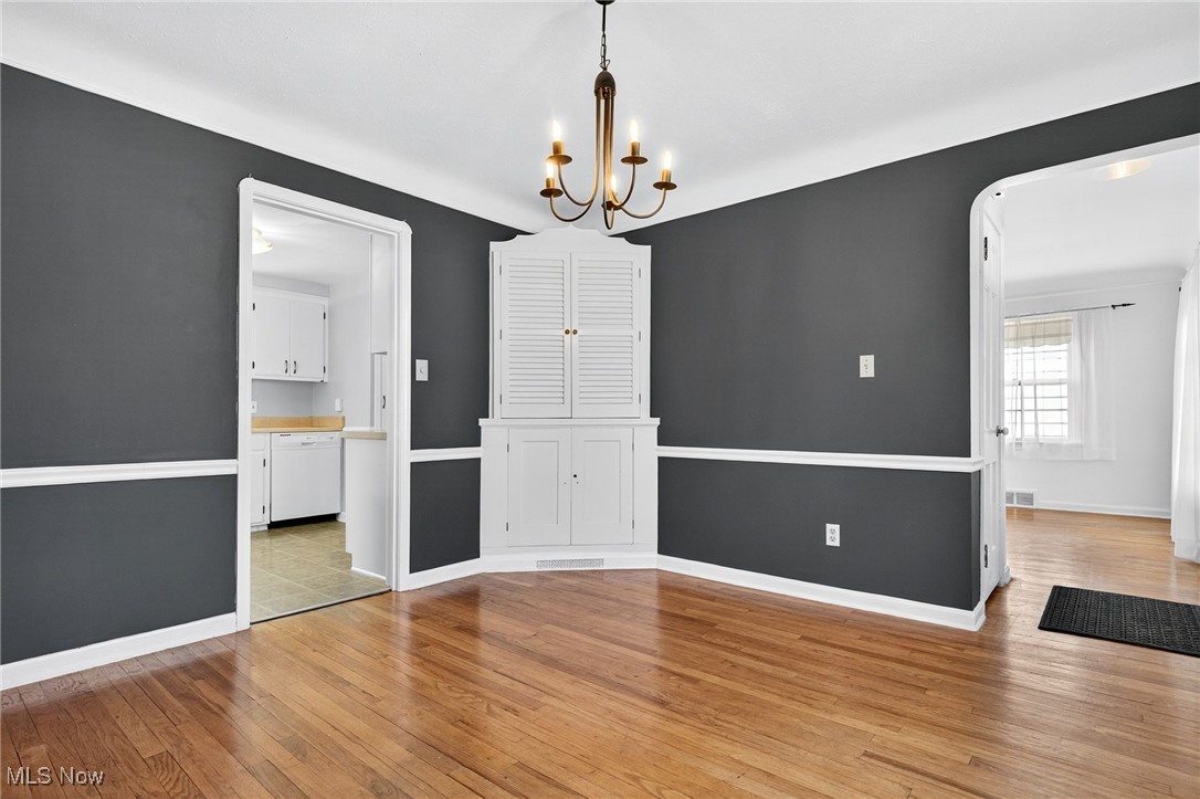 1078 Winston Road Cleveland, OH 44121 - Photo 10 of 47