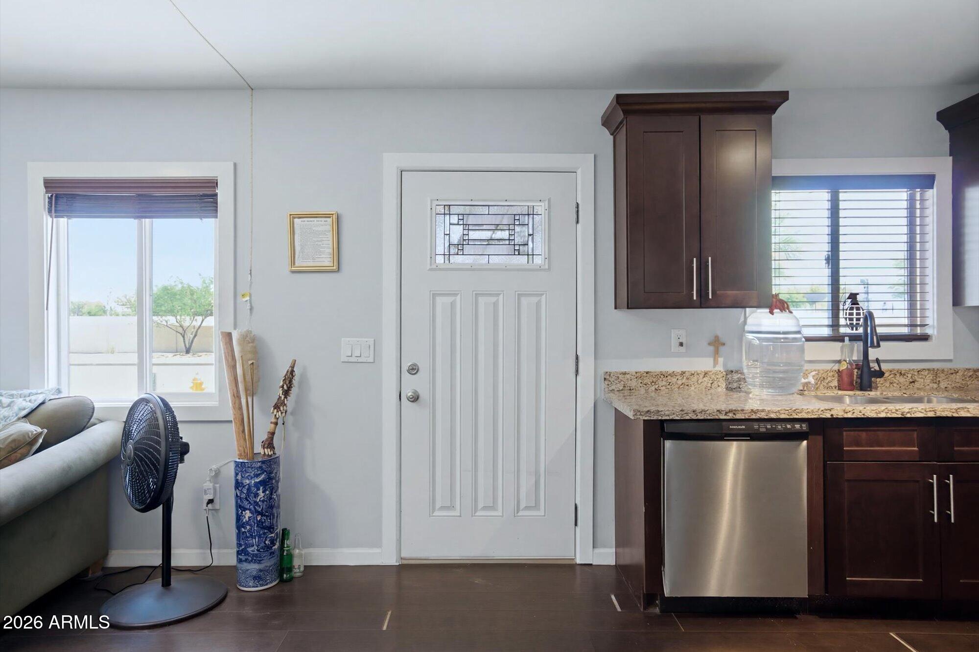 2732 East Roeser Road Phoenix, AZ 85040 - Photo 3 of 21