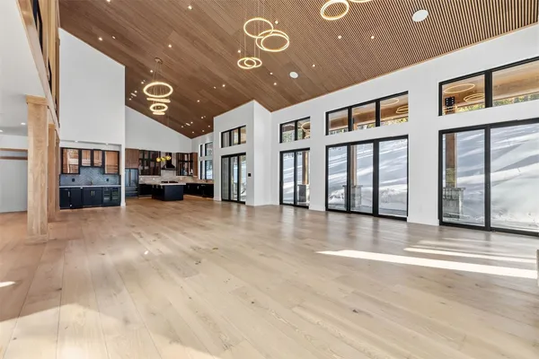 a view of livingroom with furniture