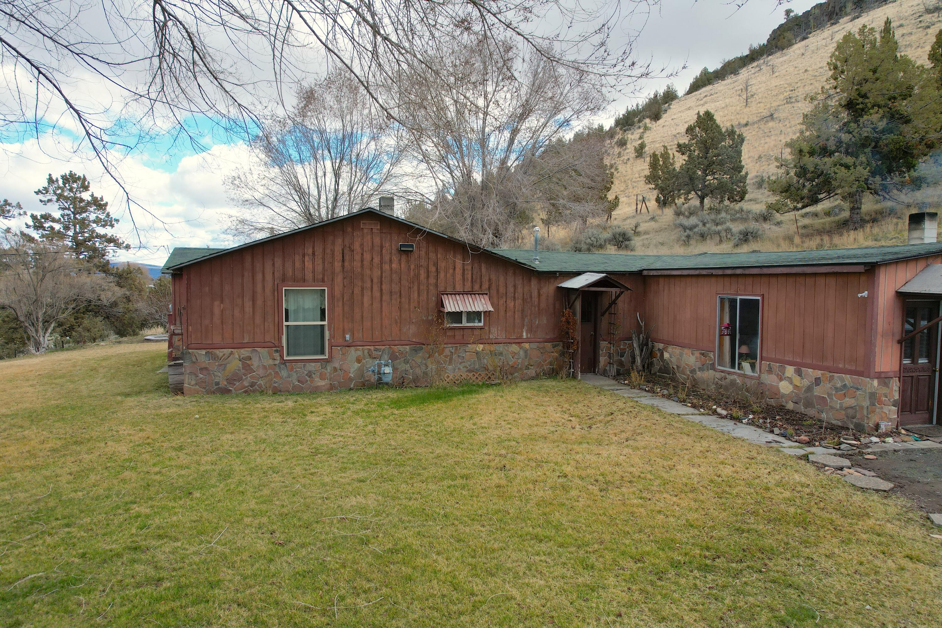 902 Southwest Crestview Road Prineville, OR 97754 - Photo 3 of 51 dji_fly_20250306_113004_418_174128968785