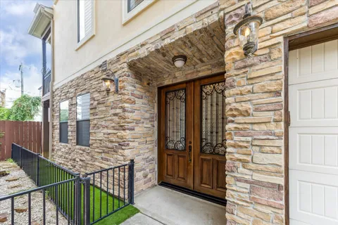 $415,000 | 1512 Thompson Street, Unit 3, Houston, TX 77007