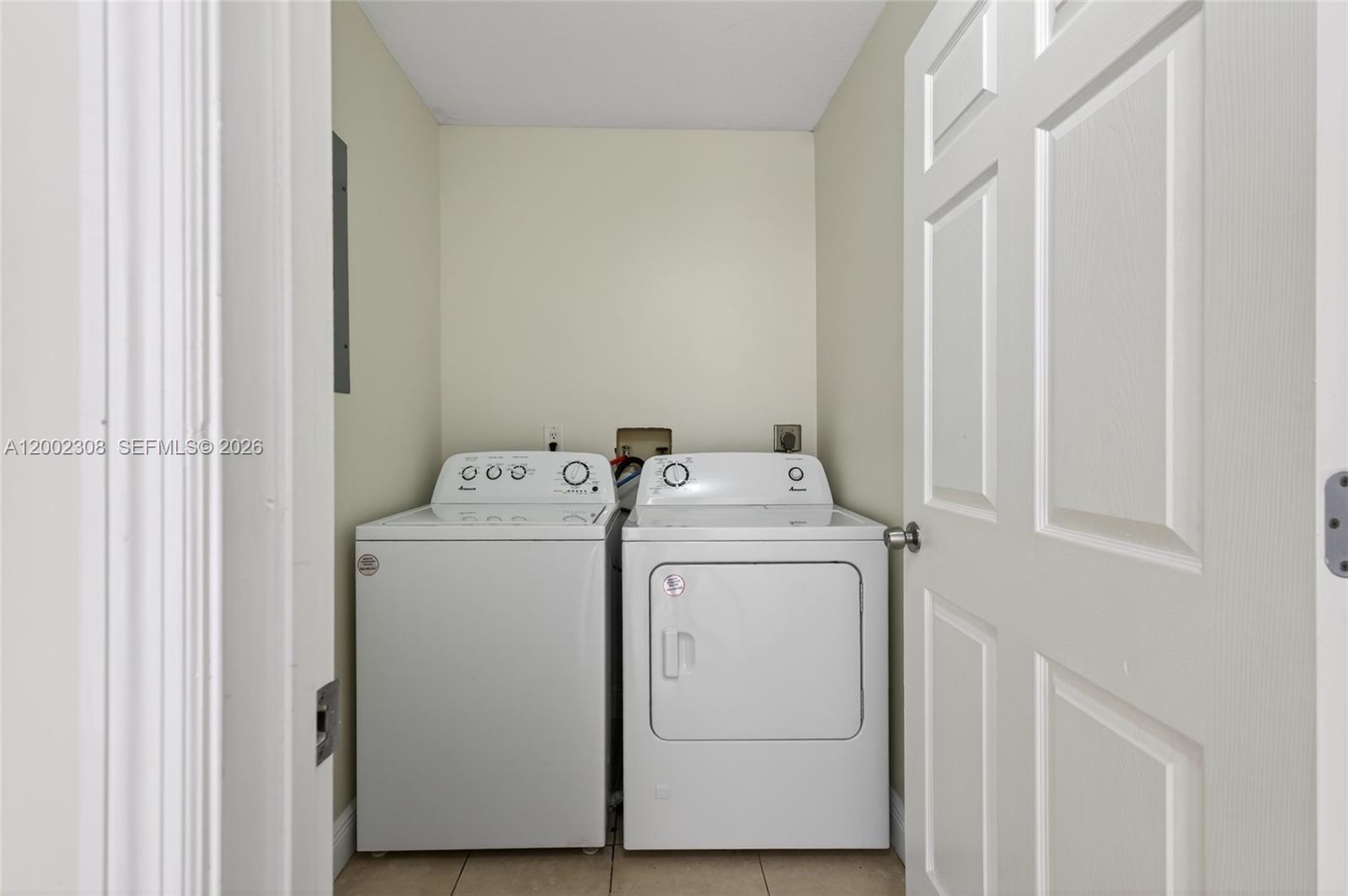 4025 West McNab Road, Unit E109 Pompano Beach, FL 33069 - Photo 8 of 27 a utility room with dryer and washer
