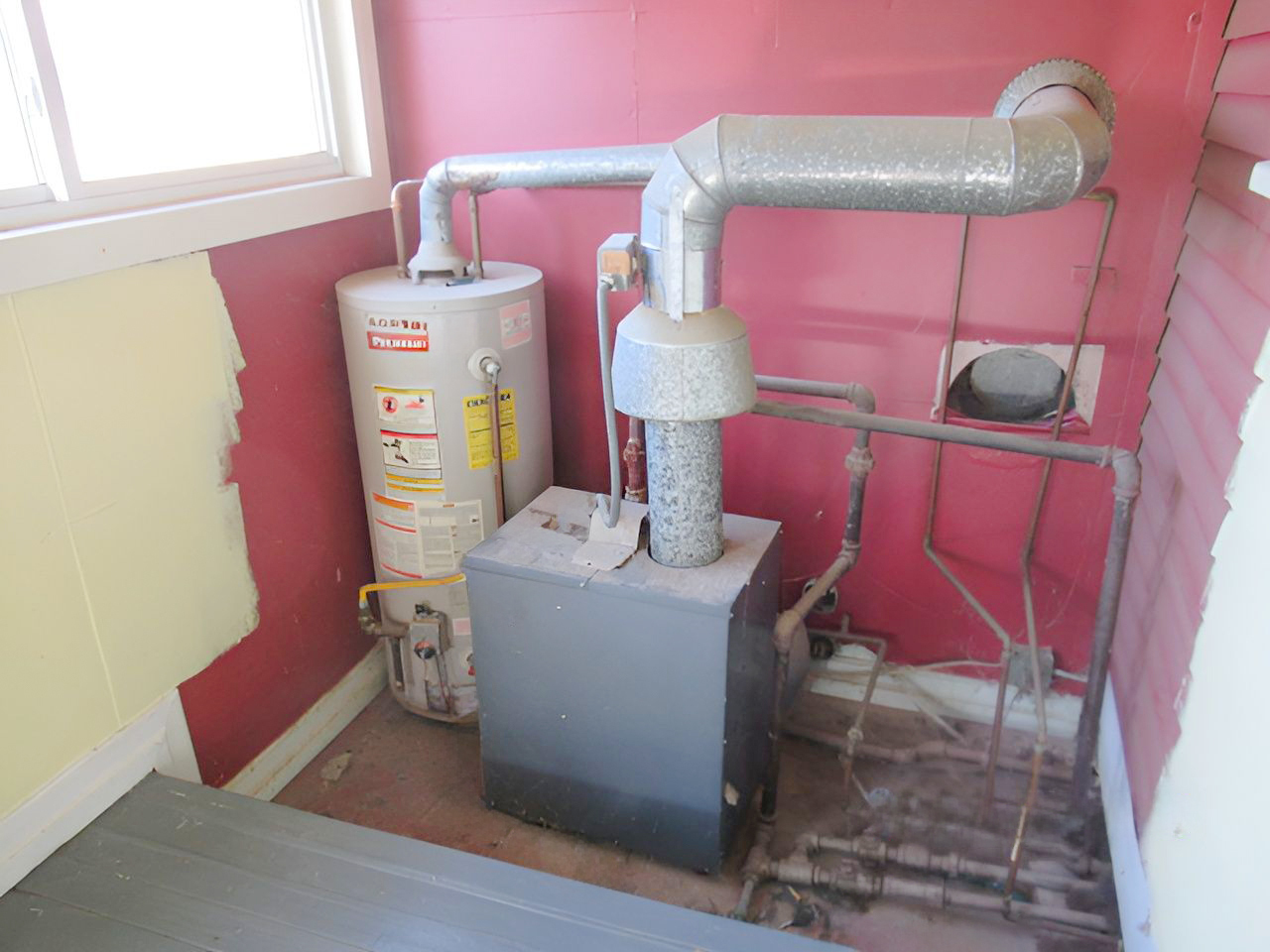 504 South Seminary Street Georgetown, IL 61846 - Photo 26 of 28 a utility room with dryer and washer