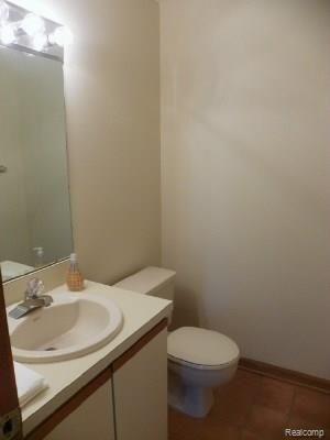 621 South Crooks Road, Unit 11 Clawson, MI 48017 - Photo 10 of 14 half bath.jpg