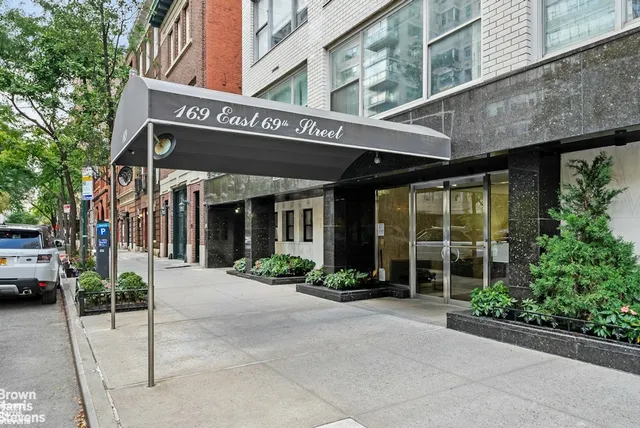 $799,000 | 169 East 69th Street, Unit 2B | Lenox Hill