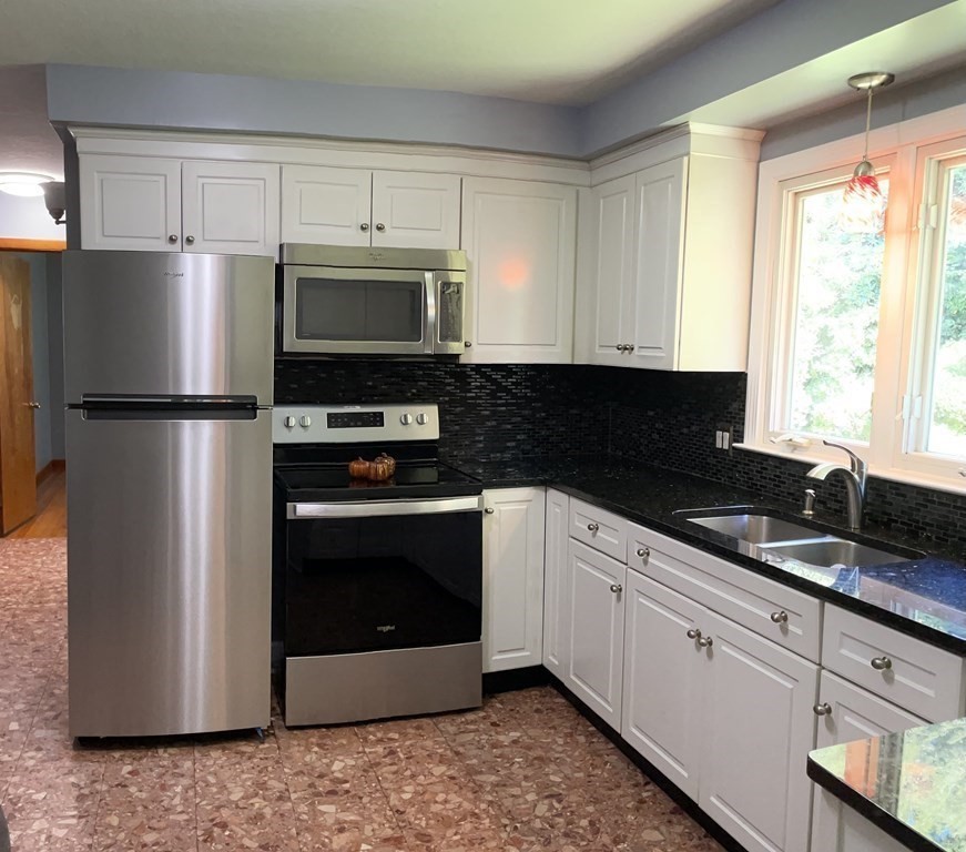 79 Benz Street Springfield, MA 01118 - Photo 14 of 24