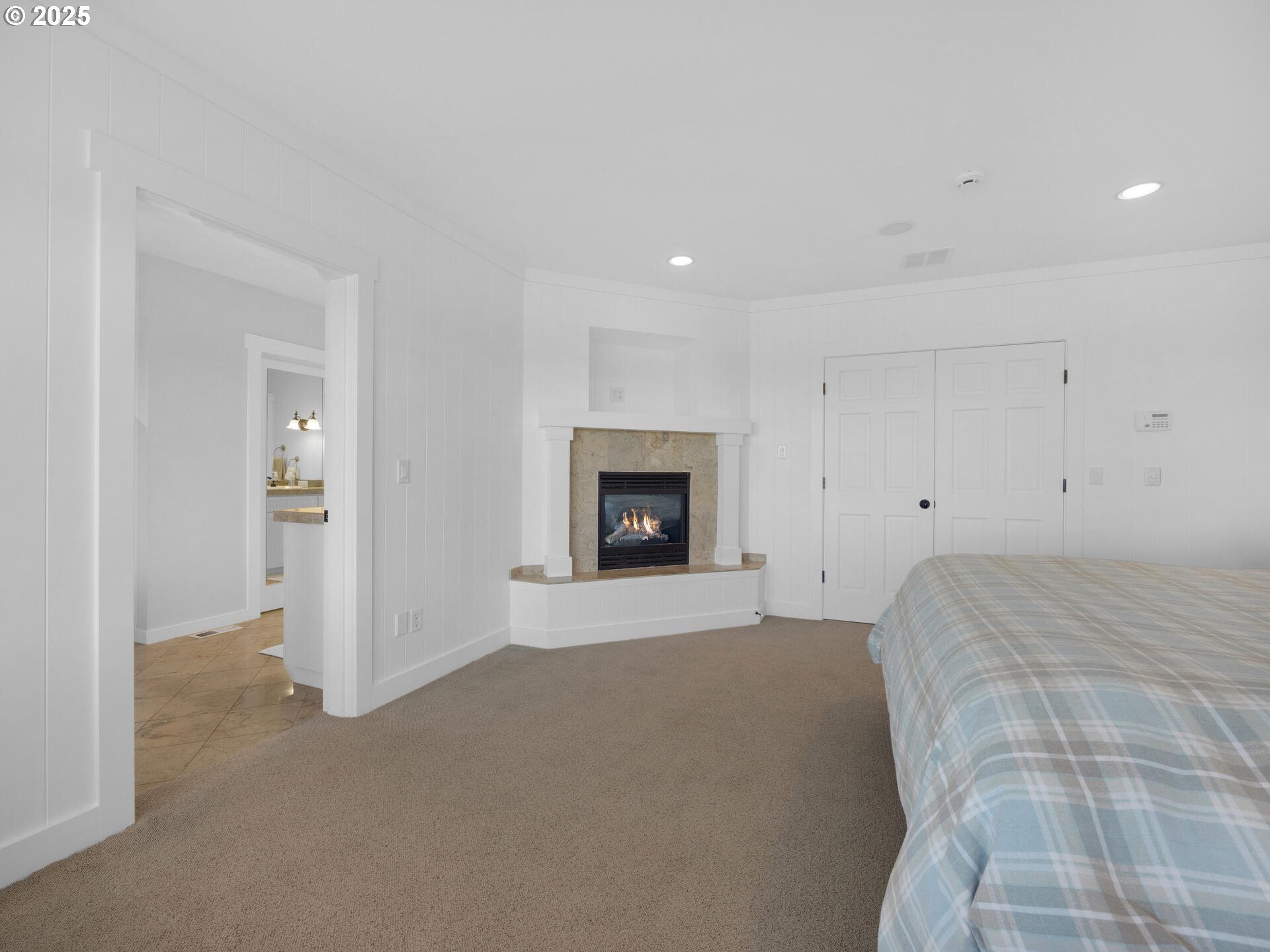 89185 Pinehurst Road Seaside, OR 97138 - Photo 18 of 48 a view of a livingroom with an empty space