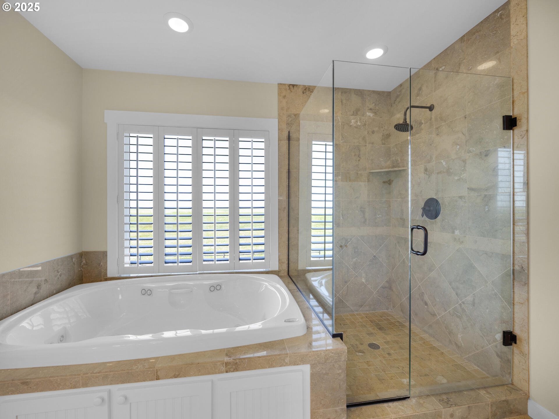 89185 Pinehurst Road Seaside, OR 97138 - Photo 22 of 48 a bath tub sitting next to a shower