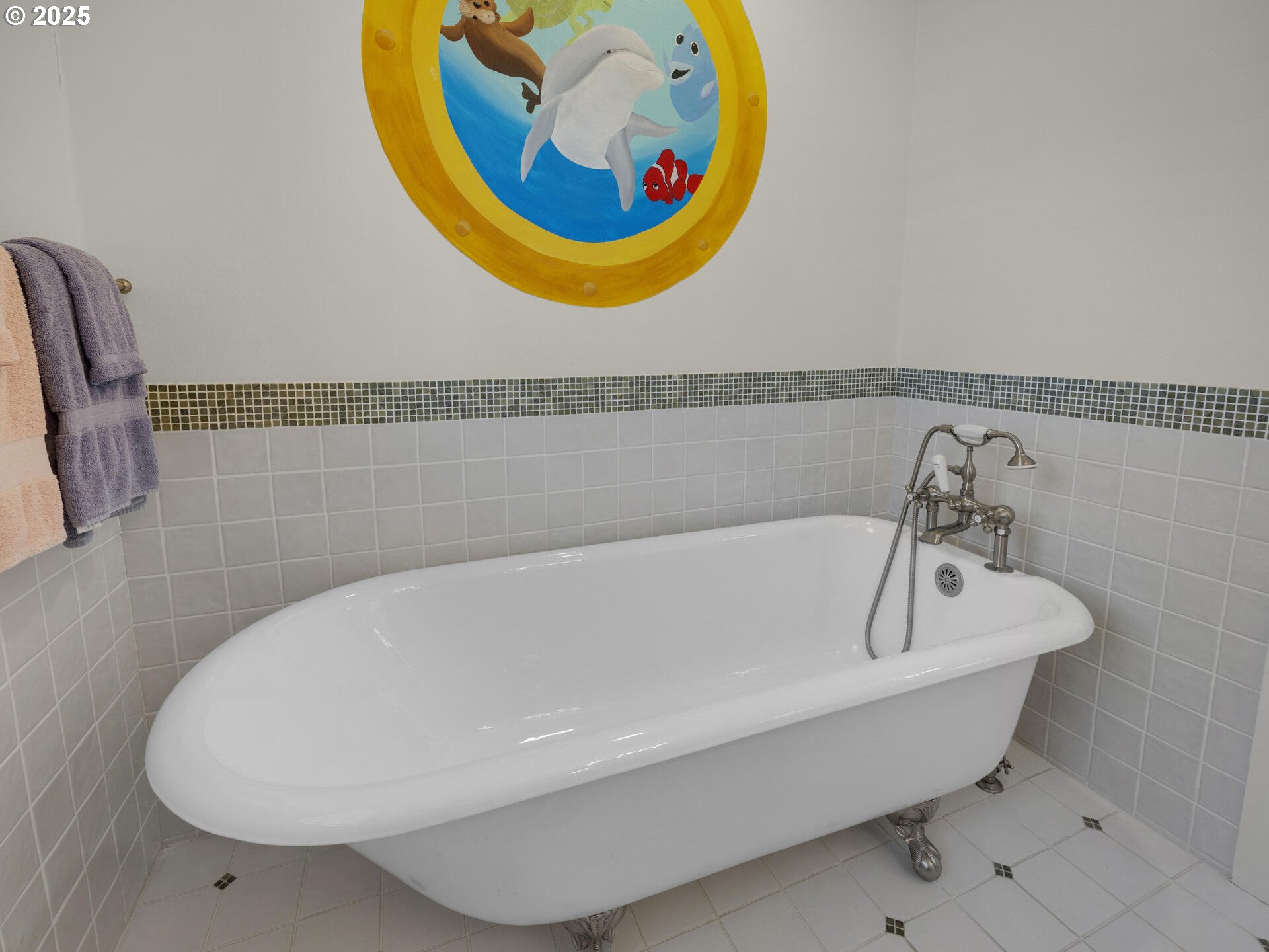 89185 Pinehurst Road Seaside, OR 97138 - Photo 36 of 48 a bathroom with a sink and mirror