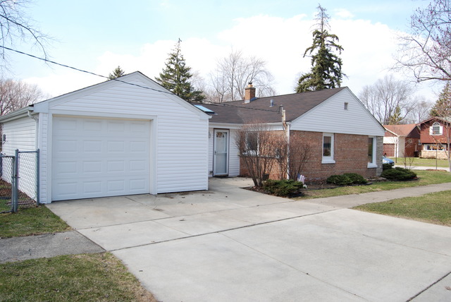 2207 Spruce Road Homewood, IL 60430 - Photo 3 of 25