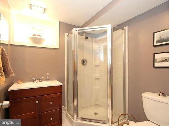 1718 Olney Road Falls Church, VA 22043 - Photo 13 of 27 Bath