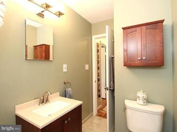 1718 Olney Road Falls Church, VA 22043 - Photo 4 of 27 Bath