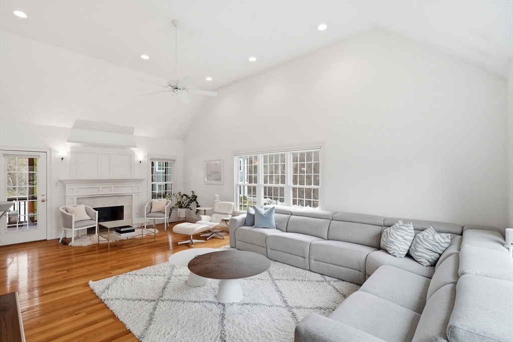 259 Central Avenue Needham, MA 02494 - Photo 5 of 38