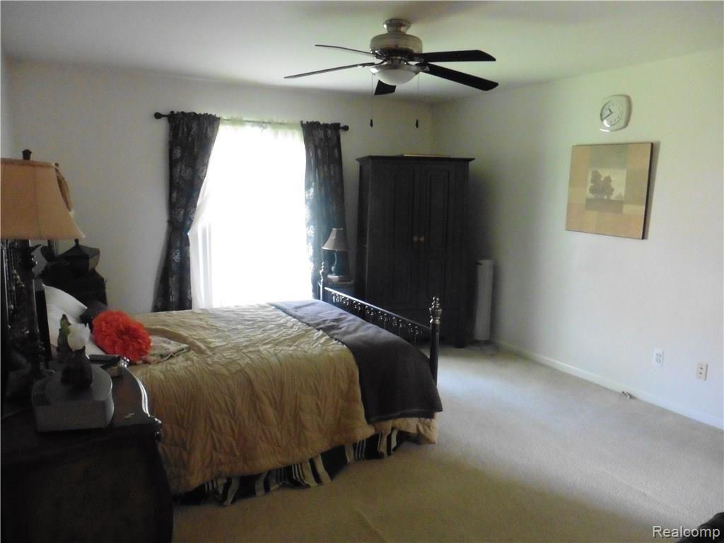 2522 Brilliance Rochester, MI 48309 - Photo 9 of 25 P1010753.JPG