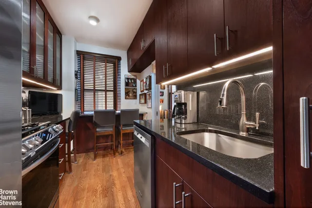 $825,000 | 135 East 74th Street, Unit 3C | Lenox Hill