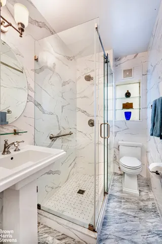 $825,000 | 135 East 74th Street, Unit 3C | Lenox Hill