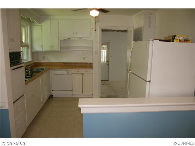 3204 Dancer Road Henrico, VA 23294 - Photo 4 of 9 Kitchen - Laminate floor, white cabinets, laminate