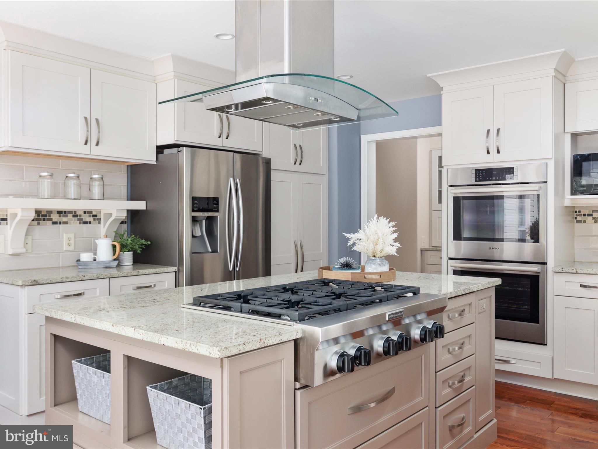 20462 Quarterpath Trace Circle Sterling, VA 20165 - Photo 13 of 58 a kitchen with stainless steel appliances a stove a refrigerator and white cabinets