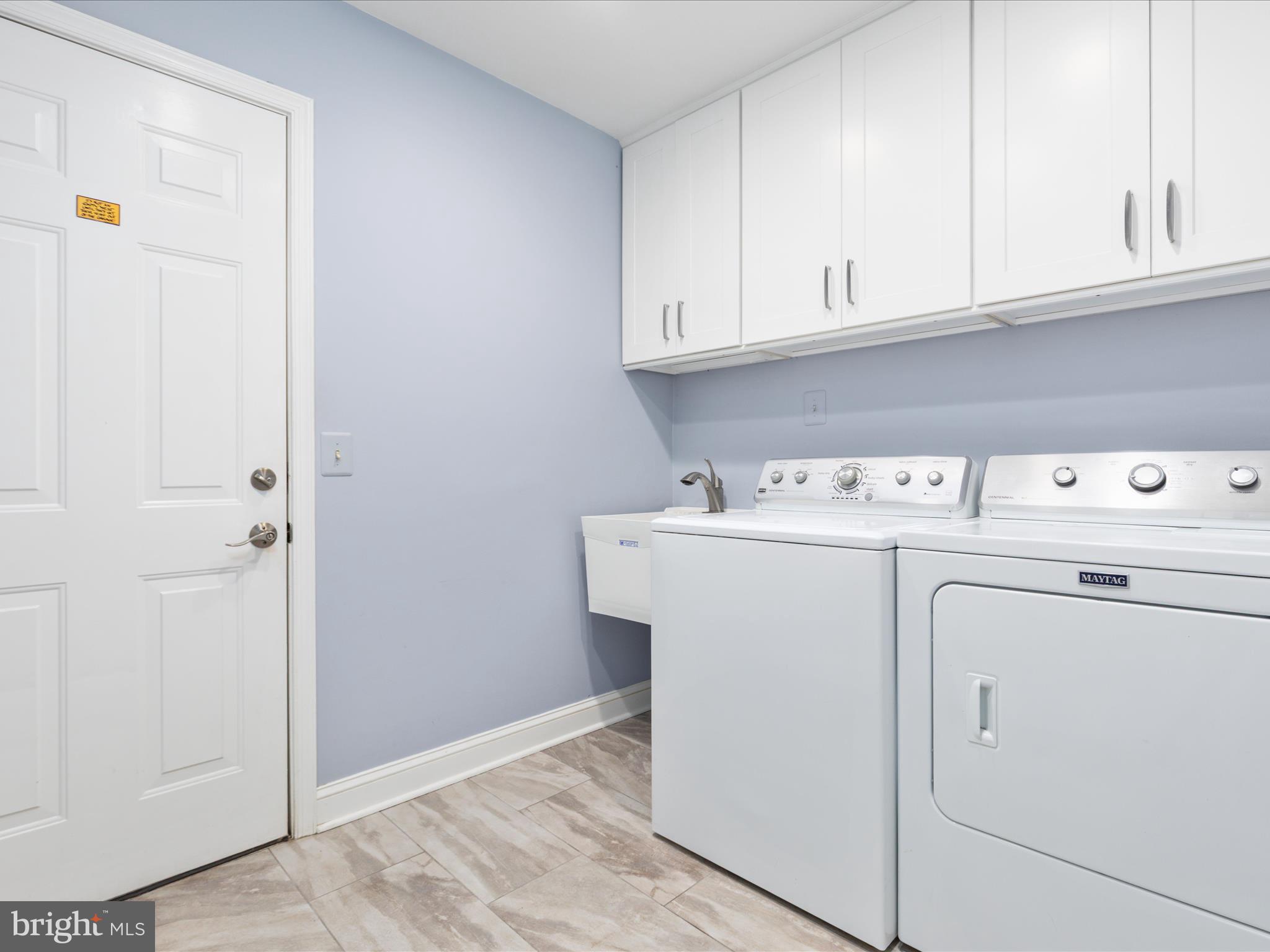 20462 Quarterpath Trace Circle Sterling, VA 20165 - Photo 25 of 58 a utility room with dryer and washer