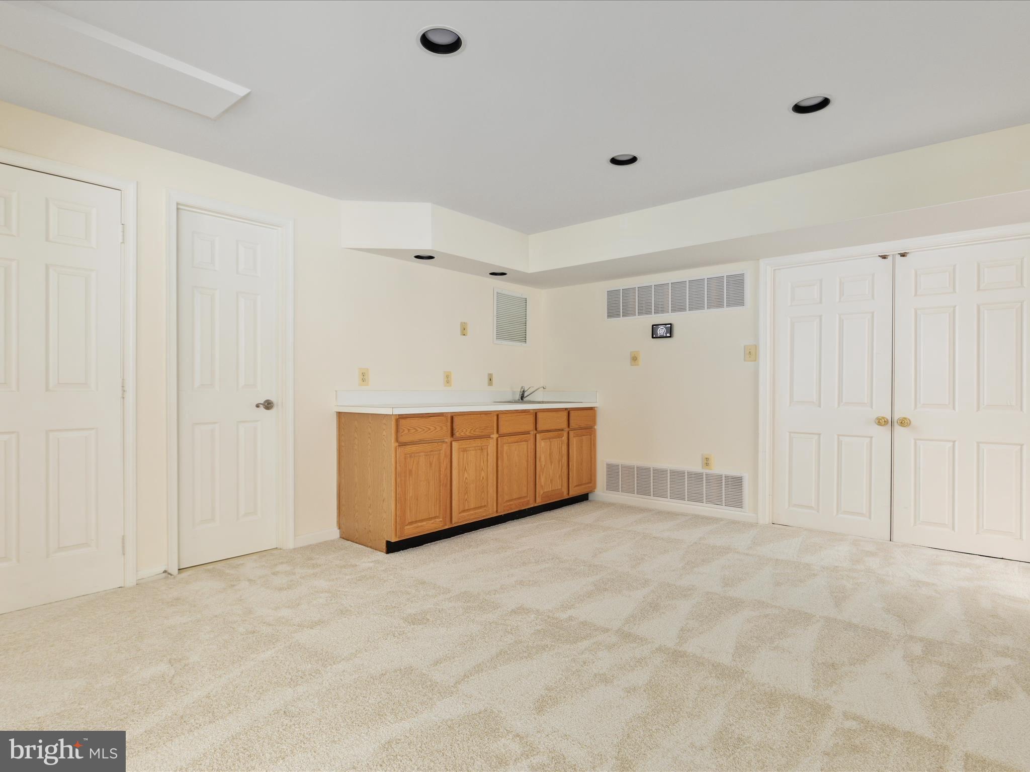 20462 Quarterpath Trace Circle Sterling, VA 20165 - Photo 39 of 58 Basement - Wet Bar