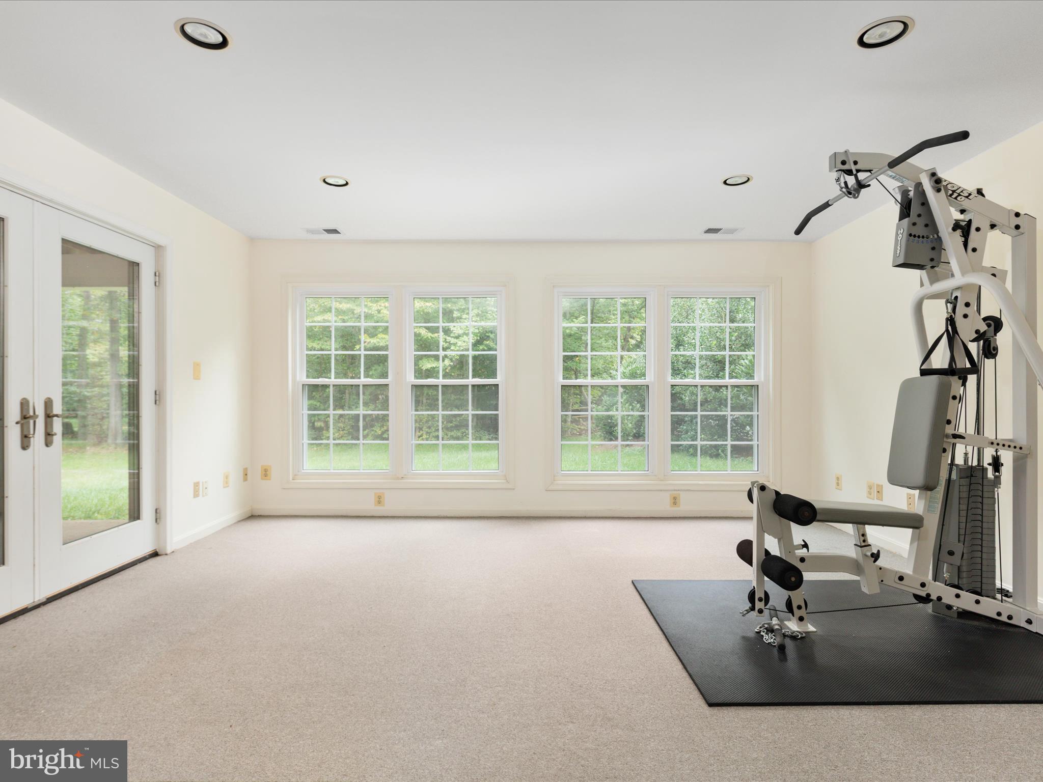 20462 Quarterpath Trace Circle Sterling, VA 20165 - Photo 41 of 58 a living room with furniture and large windows