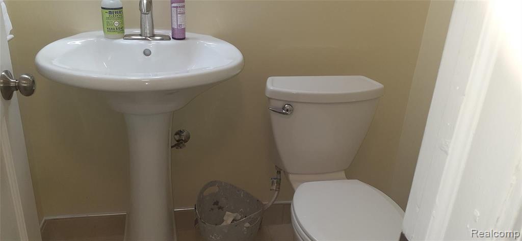 20115 Lichfield Road Detroit, MI 48221 - Photo 13 of 27