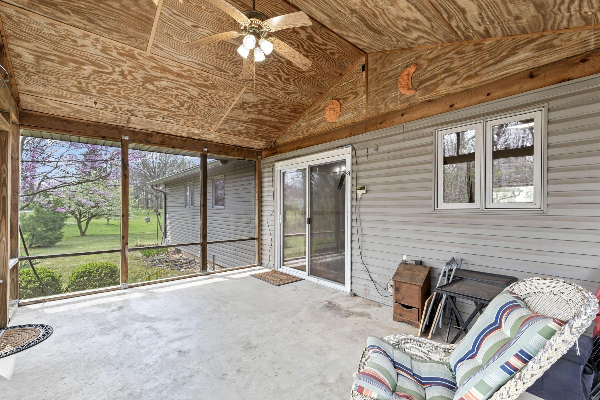 986 North Old State Road Delaware, OH 43015 - Photo 22 of 41 23-Screened Porch