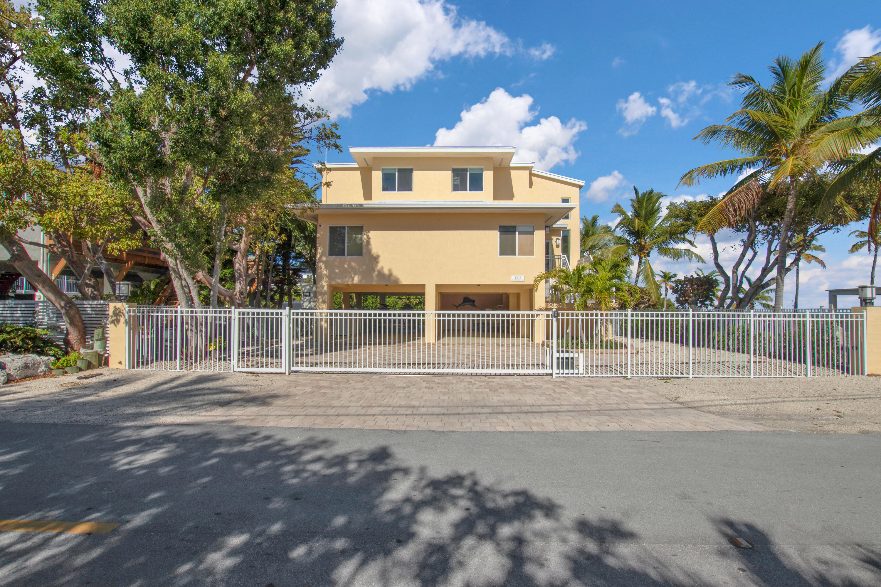 1203 Mockingbird Road Key Largo, FL 33037 - Photo 2 of 72 Waterfront Home