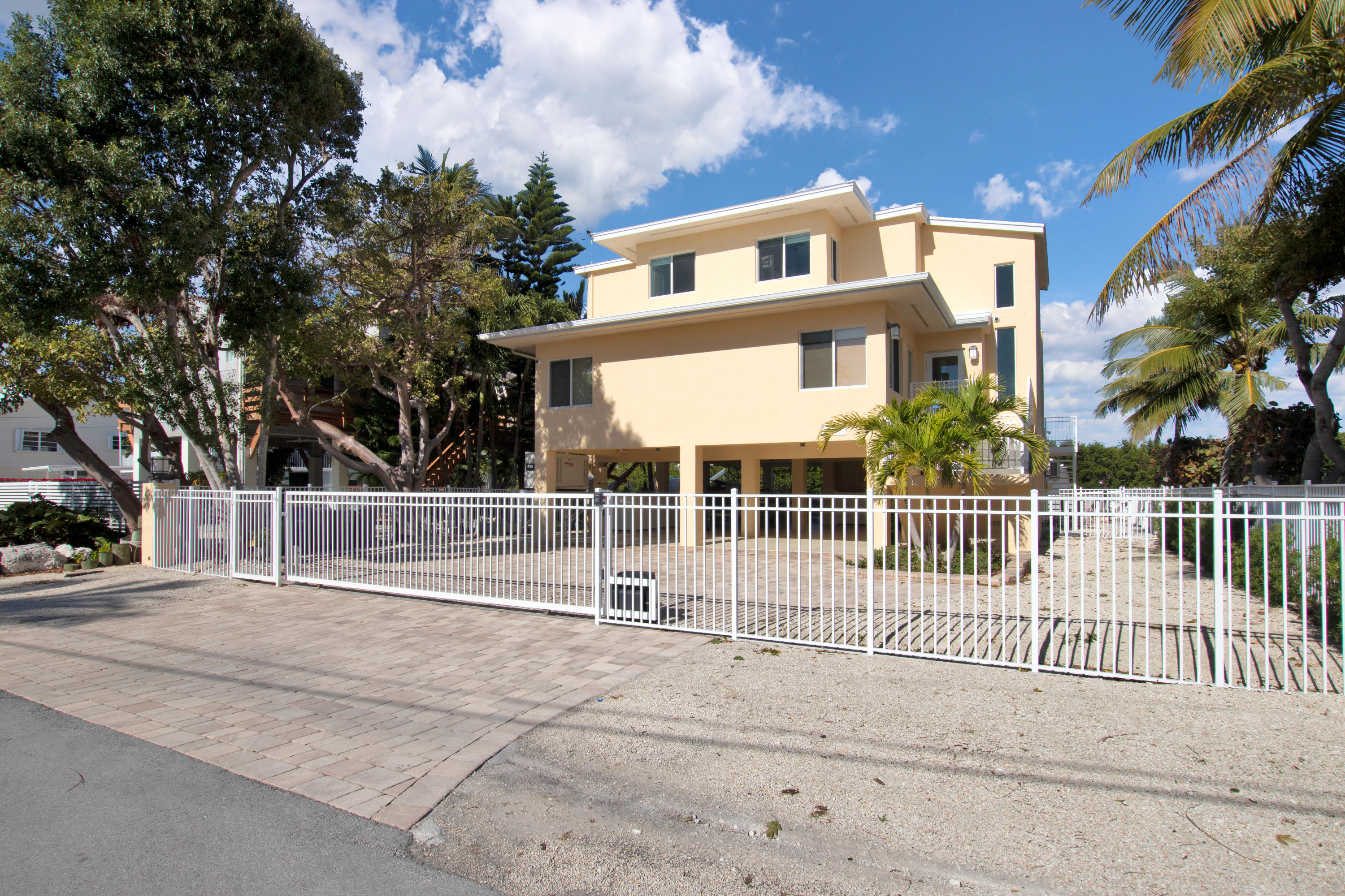 1203 Mockingbird Road Key Largo, FL 33037 - Photo 19 of 72 Gated Waterfront Home