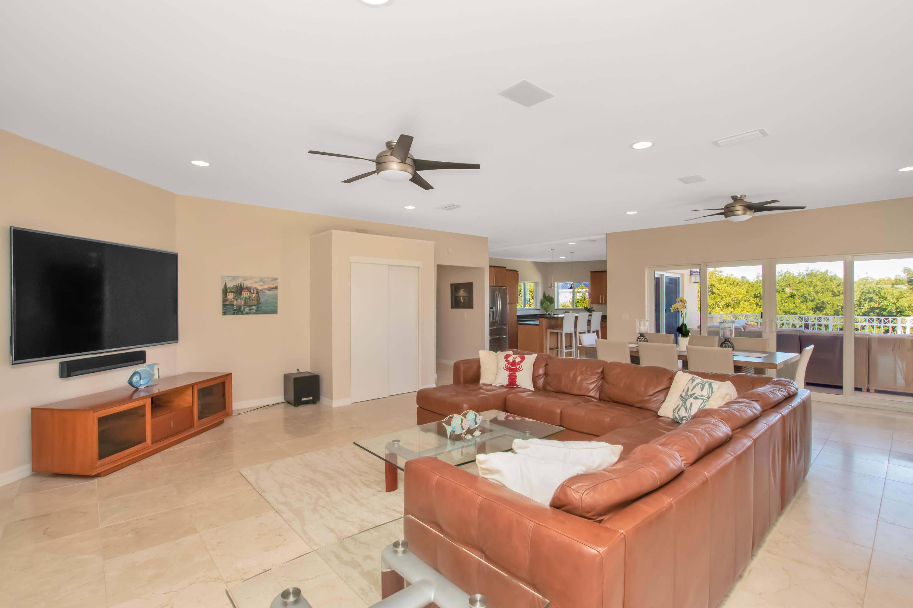 1203 Mockingbird Road Key Largo, FL 33037 - Photo 28 of 72 Living Room