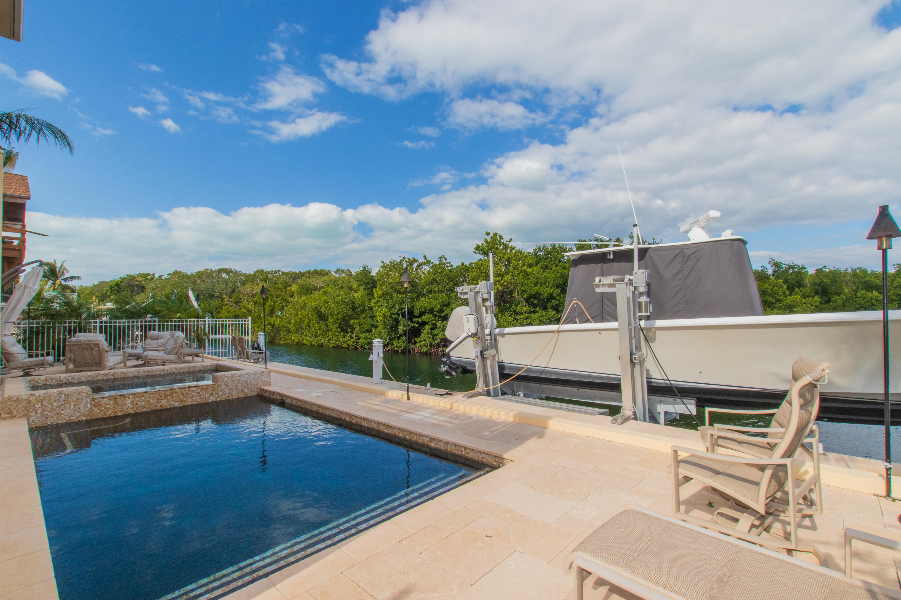 1203 Mockingbird Road Key Largo, FL 33037 - Photo 8 of 72 15,000 Boat Lift