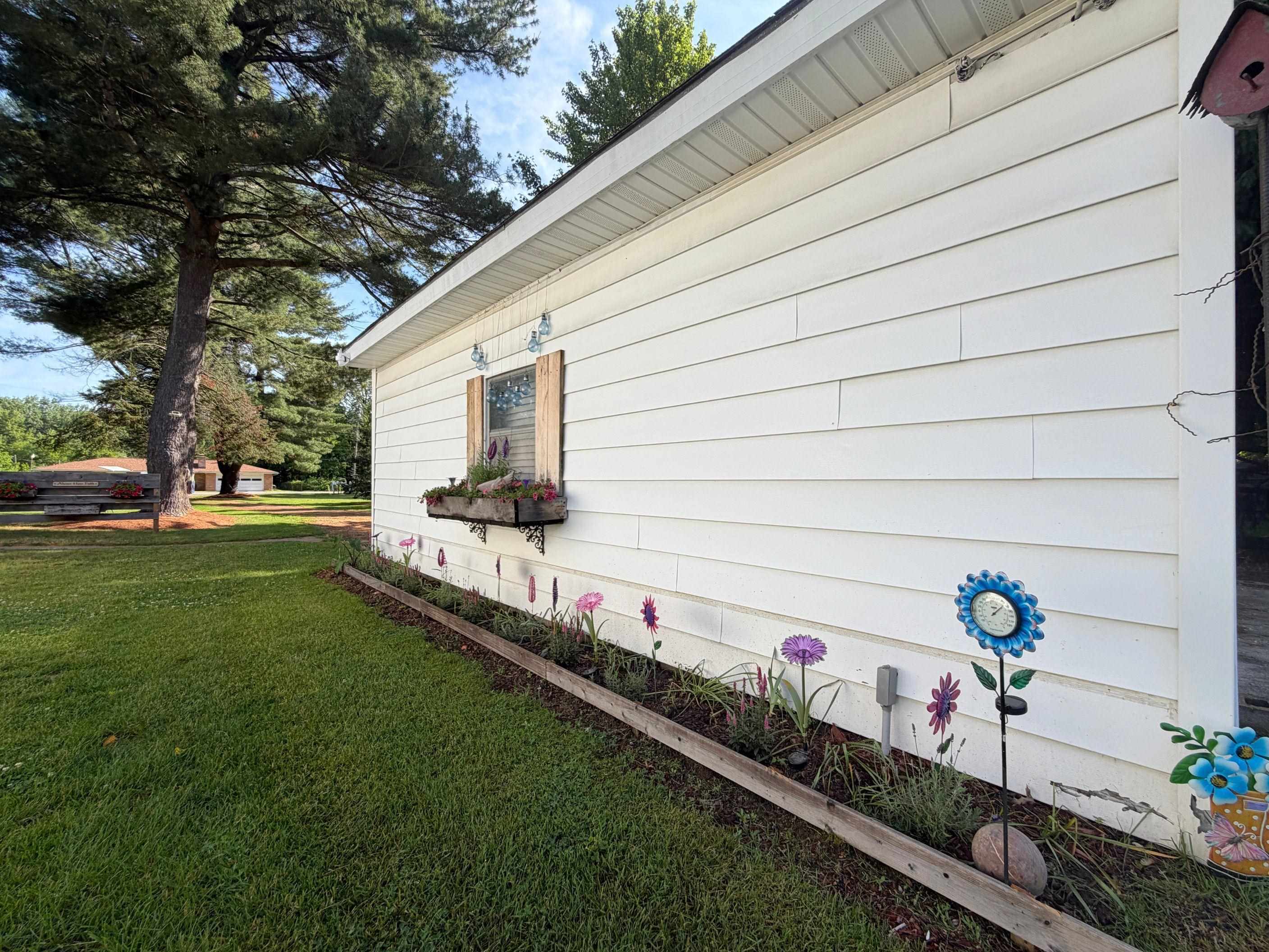 1079 West Moore Road Saginaw, MI 48601 - Photo 57 of 63 50211118-67cc1794-2e6c-47ed-b8eb-a555ec604c20.JPG
