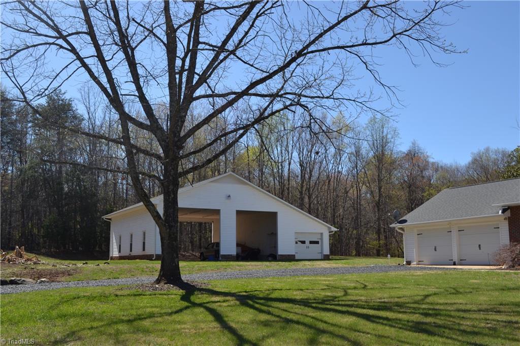 208 Twin Springs Road Mayodan, NC 27027 - Photo 5 of 31 Gallery Image 5