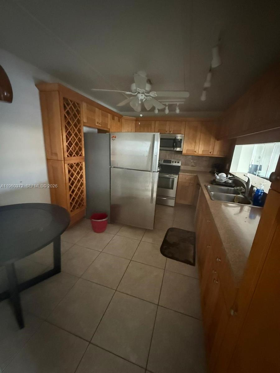 5223 Gate Lake Road, Unit 5223 Tamarac, FL 33319 - Photo 6 of 12