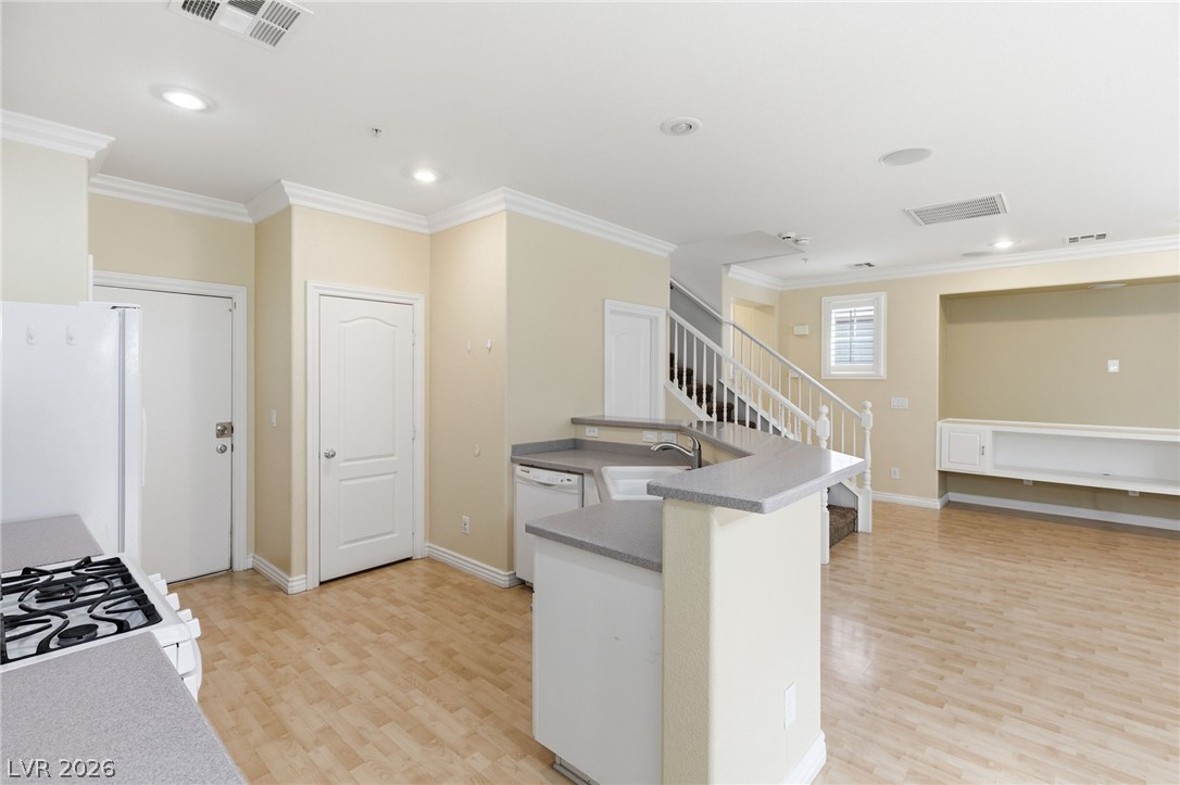 637 Monument Point Street Henderson, NV 89002 - Photo 13 of 39 Gallery Image 13
