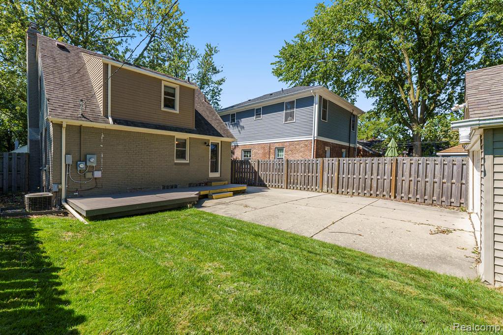 1642 Hampton Road Grosse Pointe Woods, MI 48236 - Photo 24 of 28