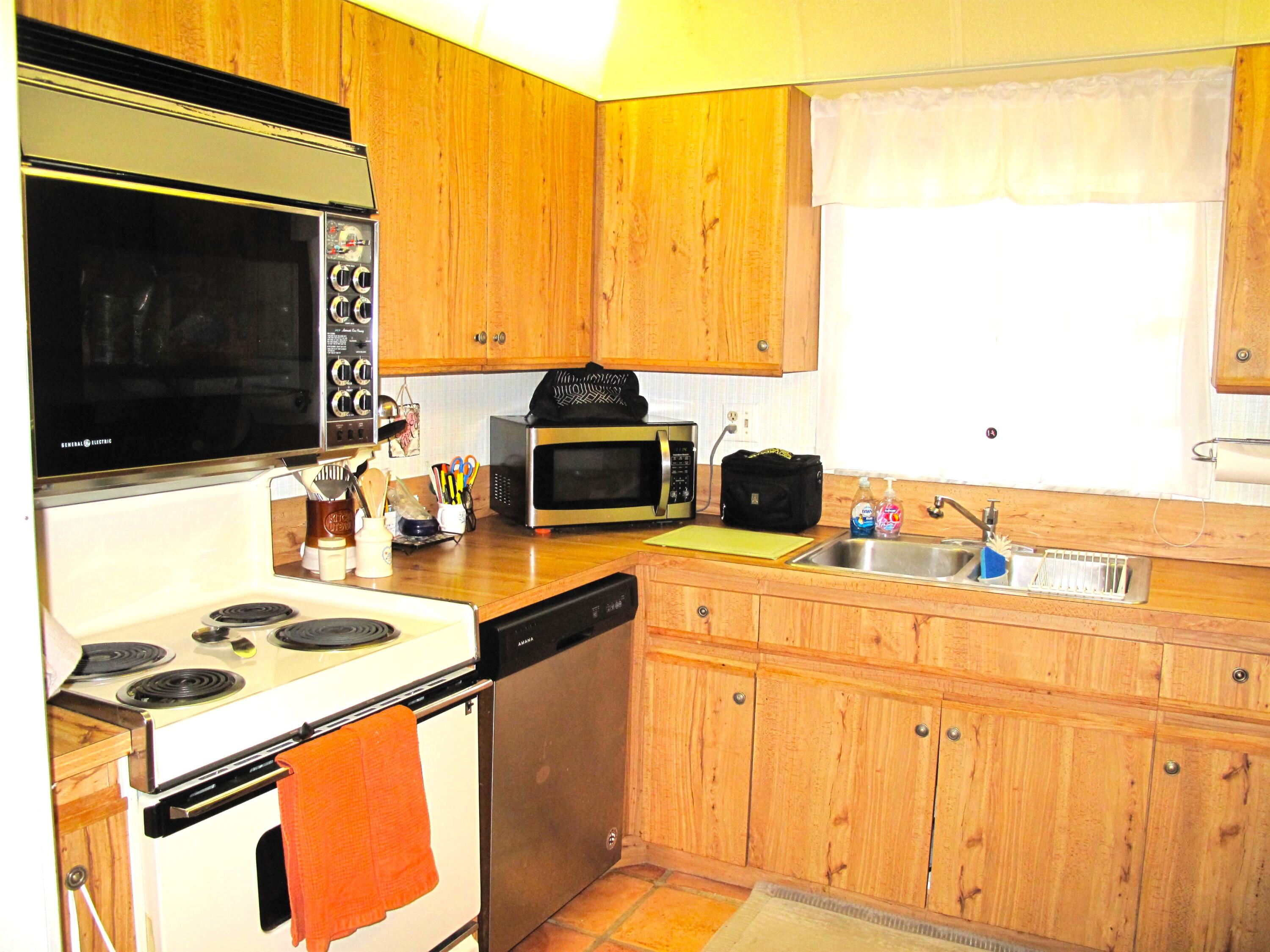 5220 Nesting Way, Unit D Delray Beach, FL 33484 - Photo 6 of 40 Kitchen (4)
