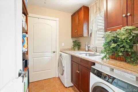 $1,529,900 | 9 Robert Circle, Syosset, NY 11791