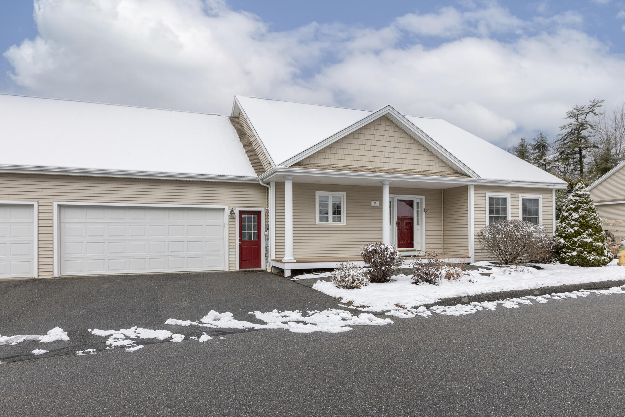 22 Sand Point Lane, Unit 15 Cumberland Foreside, ME 04110 - Photo 2 of 35 22 Sand Point_W5_036