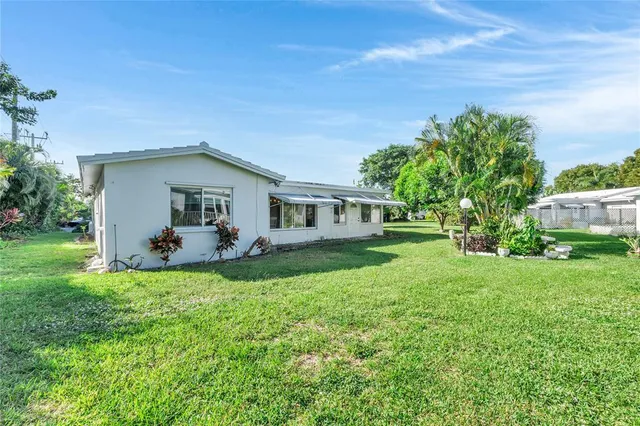 a view of a house with backyard and garden