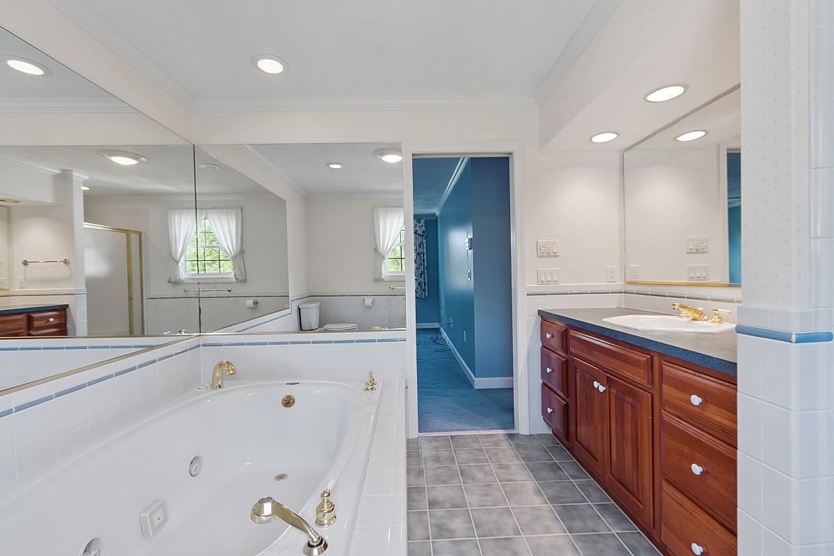 126 Broad Street Hollis, NH 03049 - Photo 22 of 37